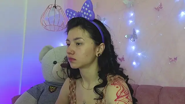 Snapshot of april_bennett chatting on 4, 12, 2025 april bennett online show from 4, 12, 2025