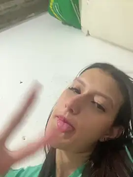 Caroline daring online show from 12, 6, 2026