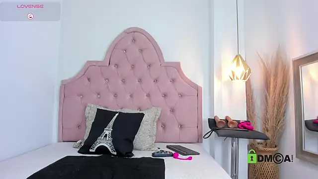 Caroline daring online show from 30, 6, 2026