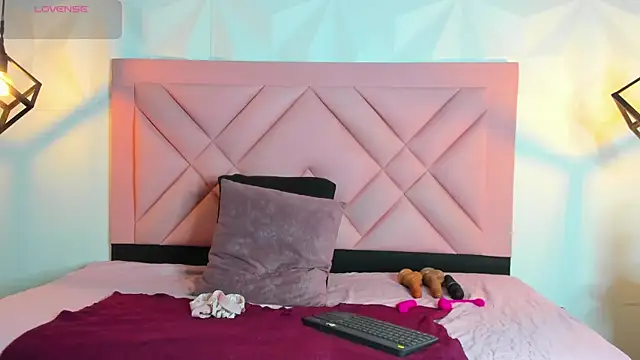 Caroline daring online show from 30, 7, 2026