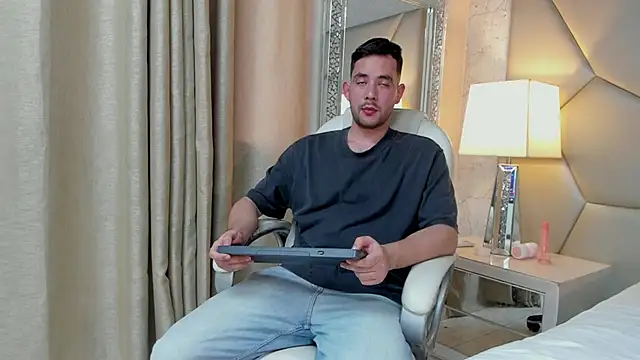 Snapshot of matti_de_lucaa chatting on 3, 10, 2025 matti de lucaa online show from 3, 10, 2025