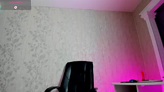 Snapshot of dark_summer chatting on 2, 12, 2025 dark summer online show from 2, 12, 2025