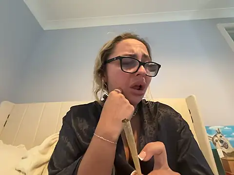 petitelucyXoxx online show from 11, 6, 2026