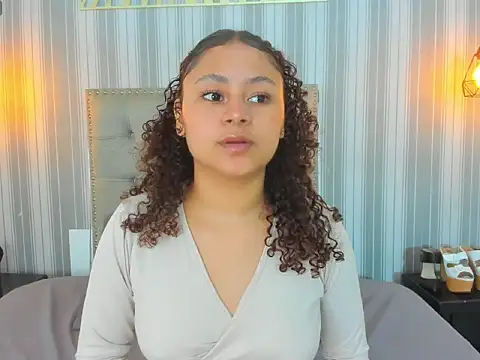 Sofiapassionne online show from 6, 3, 2026