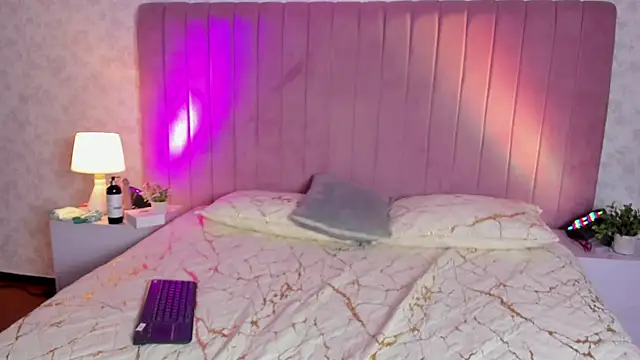 Snapshot of RobinBennett chatting on 2, 10, 2025 RobinBennett online show from 2, 10, 2025