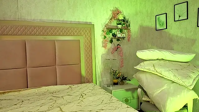 Snapshot of RobinBennett chatting on 15, 10, 2025 RobinBennett online show from 15, 10, 2025