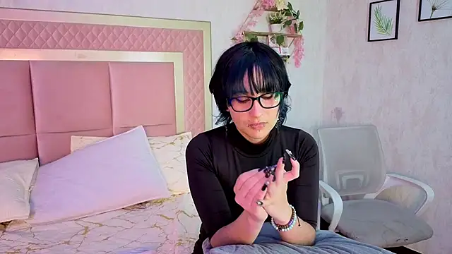 Snapshot of RobinBennett chatting on 18, 10, 2025 RobinBennett online show from 18, 10, 2025