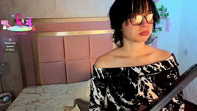 Snapshot of RobinBennett chatting on 27, 11, 2025 RobinBennett online show from 27, 11, 2025