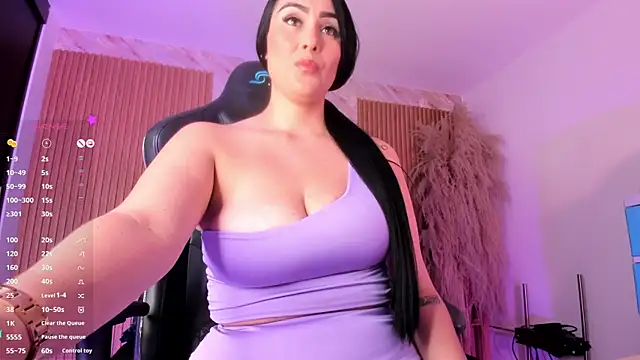 Snapshot of ashly_moonn chatting on 4, 10, 2025 ashly moonn online show from 4, 10, 2025