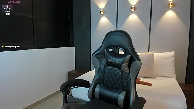 Snapshot of ashly_moonn chatting on 29, 11, 2025 ashly moonn online show from 29, 11, 2025