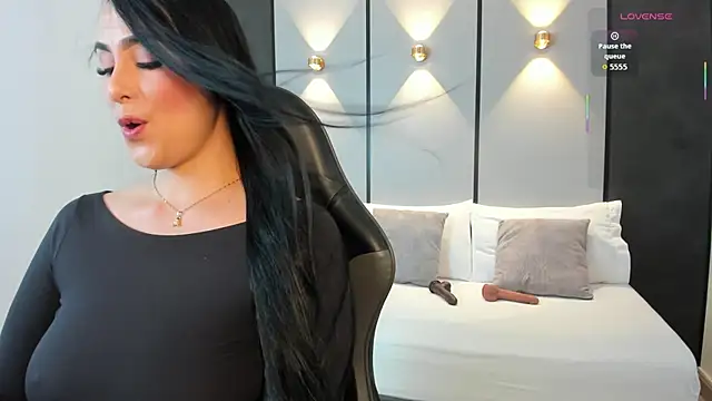 Snapshot of ashly_moonn chatting on 25, 6, 2026 ashly moonn online show from 25, 6, 2026