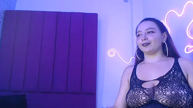 Mia2xsmith online show from 18, 6, 2026