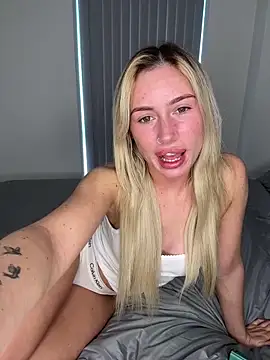 SexySaraxxoo online show from 15, 3, 2026