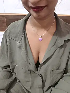 Itz Mayra  online show from 9, 11, 2025