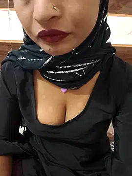 Itz Mayra  online show from 10, 11, 2025