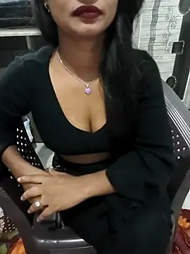 Itz Mayra  online show from 13, 11, 2025