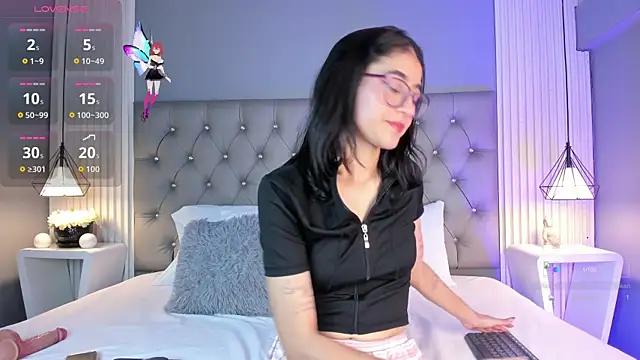 LunaBloomn online show from 4, 11, 2025