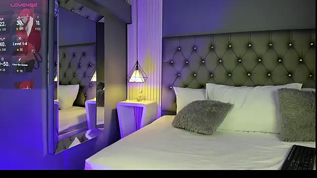 LunaBloomn online show from 1, 12, 2025