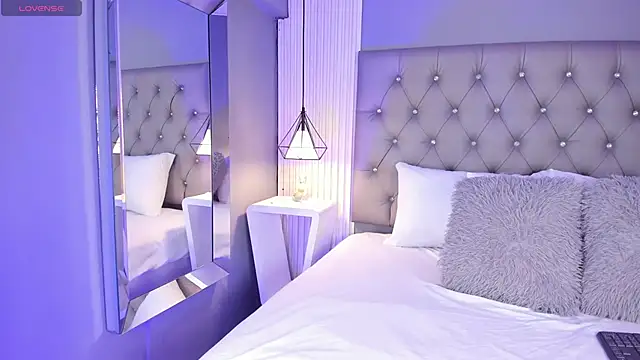 LunaBloomn online show from 20, 12, 2025