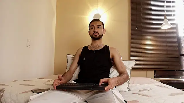 Axel Moon S online show from 5, 11, 2025