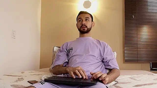 Axel Moon S online show from 7, 11, 2025