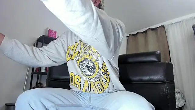 Snapshot of weesley_boy chatting on 6, 11, 2025 weesley boy online show from 6, 11, 2025