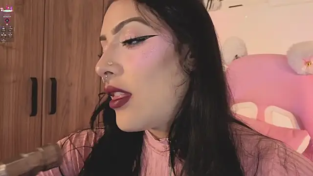 ashlynnlowe  online show from 10, 7, 2026