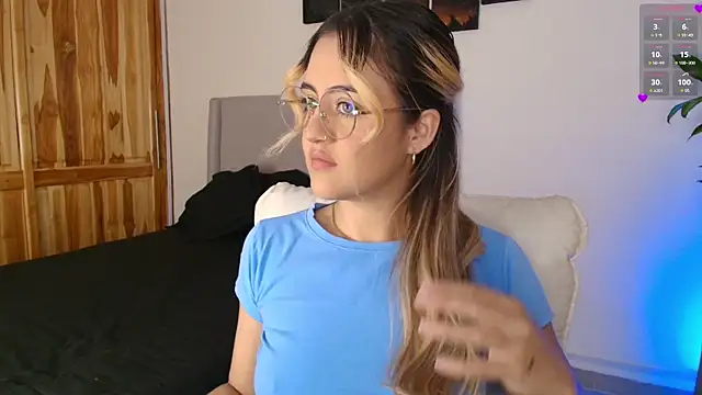 Snapshot of MaryMoon_ chatting on 17, 12, 2025 MaryMoon online show from 17, 12, 2025