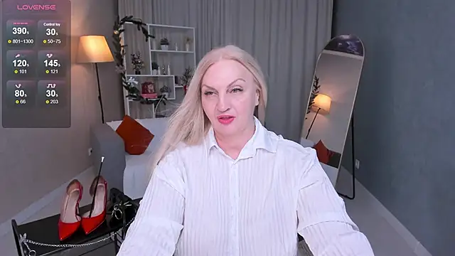 Nina Devillle online show from 15, 12, 2025