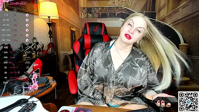 Nina Devillle online show from 12, 4, 2026