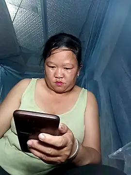 Snapshot of riso-00 chatting on 4, 10, 2025 riso-00 online show from 4, 10, 2025