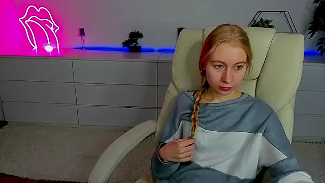 Snapshot of Alina_Blonde chatting on 26, 9, 2025 Alina Blonde online show from 26, 9, 2025