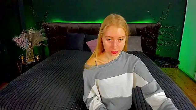 Snapshot of Alina_Blonde chatting on 9, 10, 2025 Alina Blonde online show from 9, 10, 2025