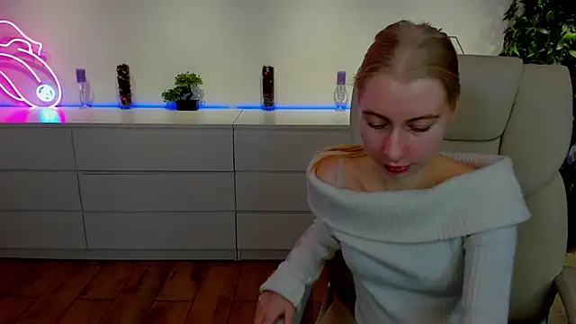 Alina Blonde online show from 2, 11, 2025