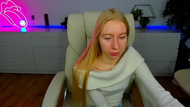 Alina Blonde online show from 10, 11, 2025