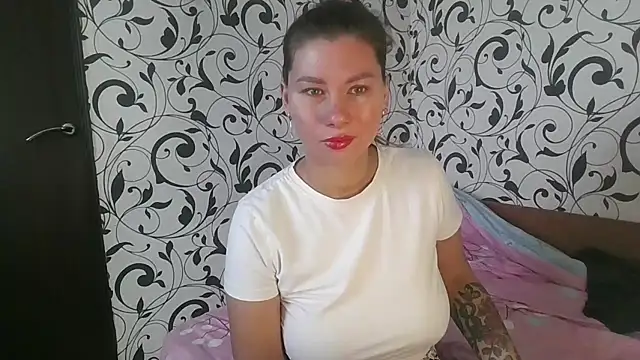 Snapshot of YourEmilie chatting on 23, 10, 2025 YourEmilie online show from 23, 10, 2025