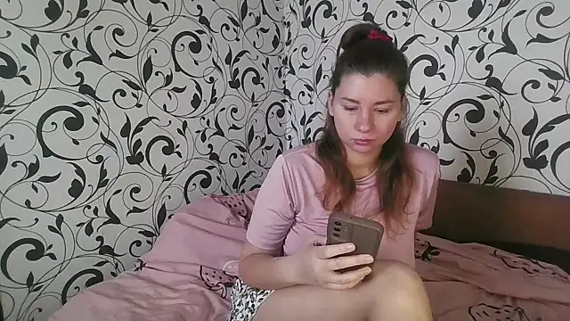 Snapshot of YourEmilie chatting on 5, 11, 2025 YourEmilie online show from 5, 11, 2025