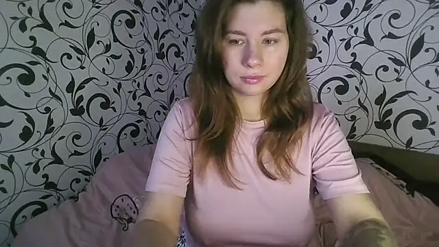 Snapshot of YourEmilie chatting on 8, 11, 2025 YourEmilie online show from 8, 11, 2025