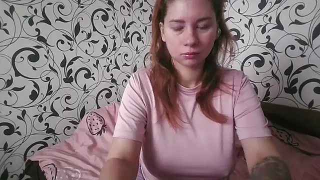 Snapshot of YourEmilie chatting on 9, 11, 2025 YourEmilie online show from 9, 11, 2025