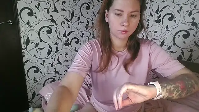 Snapshot of YourEmilie chatting on 10, 11, 2025 YourEmilie online show from 10, 11, 2025