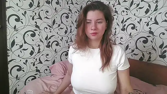 Snapshot of YourEmilie chatting on 14, 11, 2025 YourEmilie online show from 14, 11, 2025