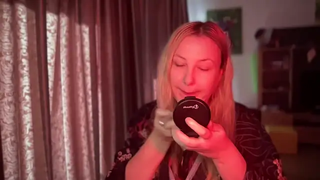 BikiHellena online show from 9, 11, 2025