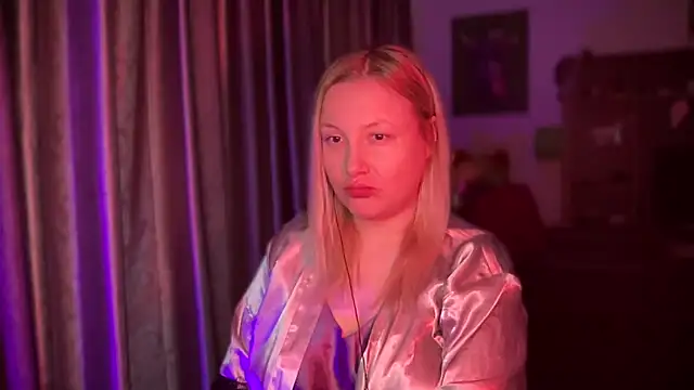 BikiHellena online show from 9, 4, 2026