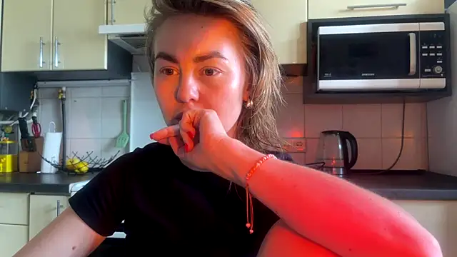 Snapshot of MartaLuna_ chatting on 13, 6, 2026 MartaLuna online show from 13, 6, 2026