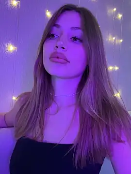 Elizabeth Tay online show from 28, 10, 2025