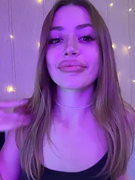 Elizabeth Tay online show from 25, 11, 2025