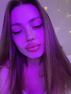 Elizabeth Tay online show from 21, 12, 2025