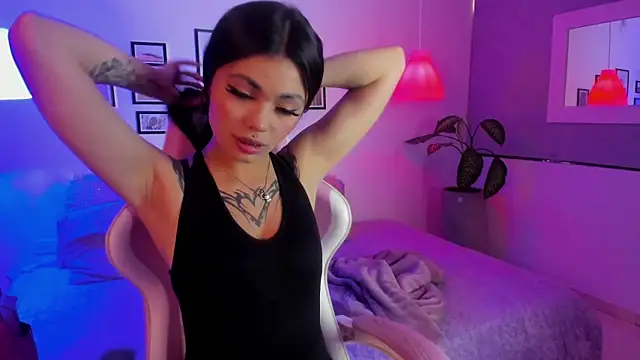 Evaa rosee  online show from 15, 10, 2025