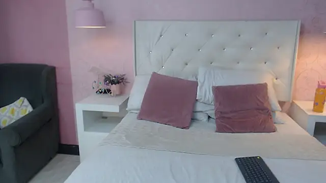 Snapshot of NatashaLimaa chatting on 6, 10, 2025 NatashaLimaa online show from 6, 10, 2025