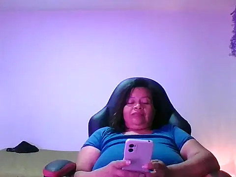 Snapshot of adri89-g chatting on 30, 9, 2025 adri89-g online show from 30, 9, 2025